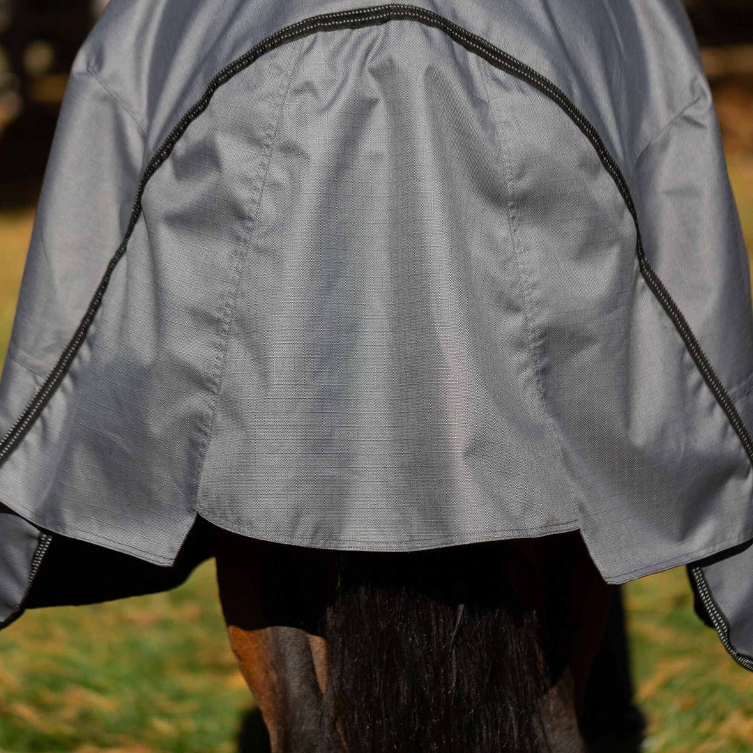 Equinavia Arktis Extended Neck Mid Weight Turnout Blanket 200g image 