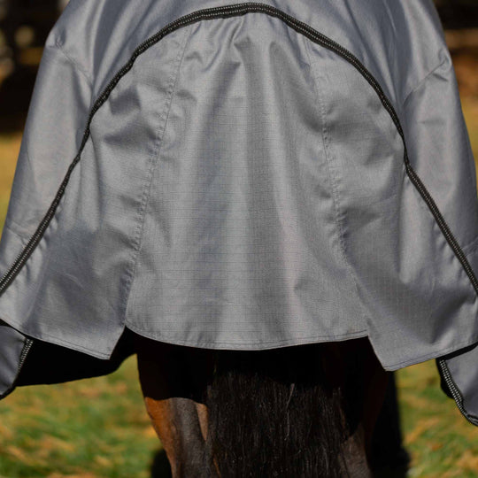 Equinavia Arktis Extended Neck Mid Weight Turnout Blanket 200g image 