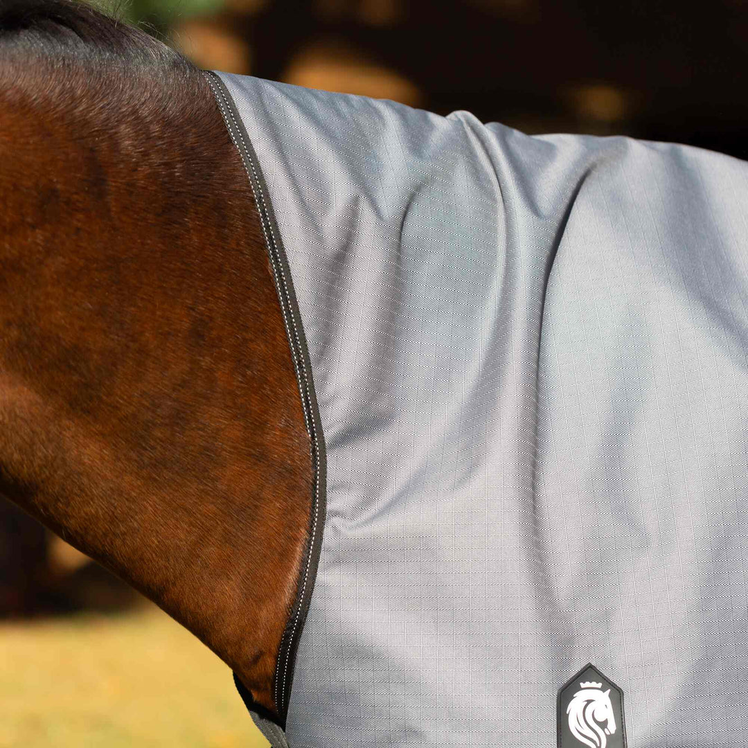 Equinavia Arktis Extended Neck Mid Weight Turnout Blanket 200g image 