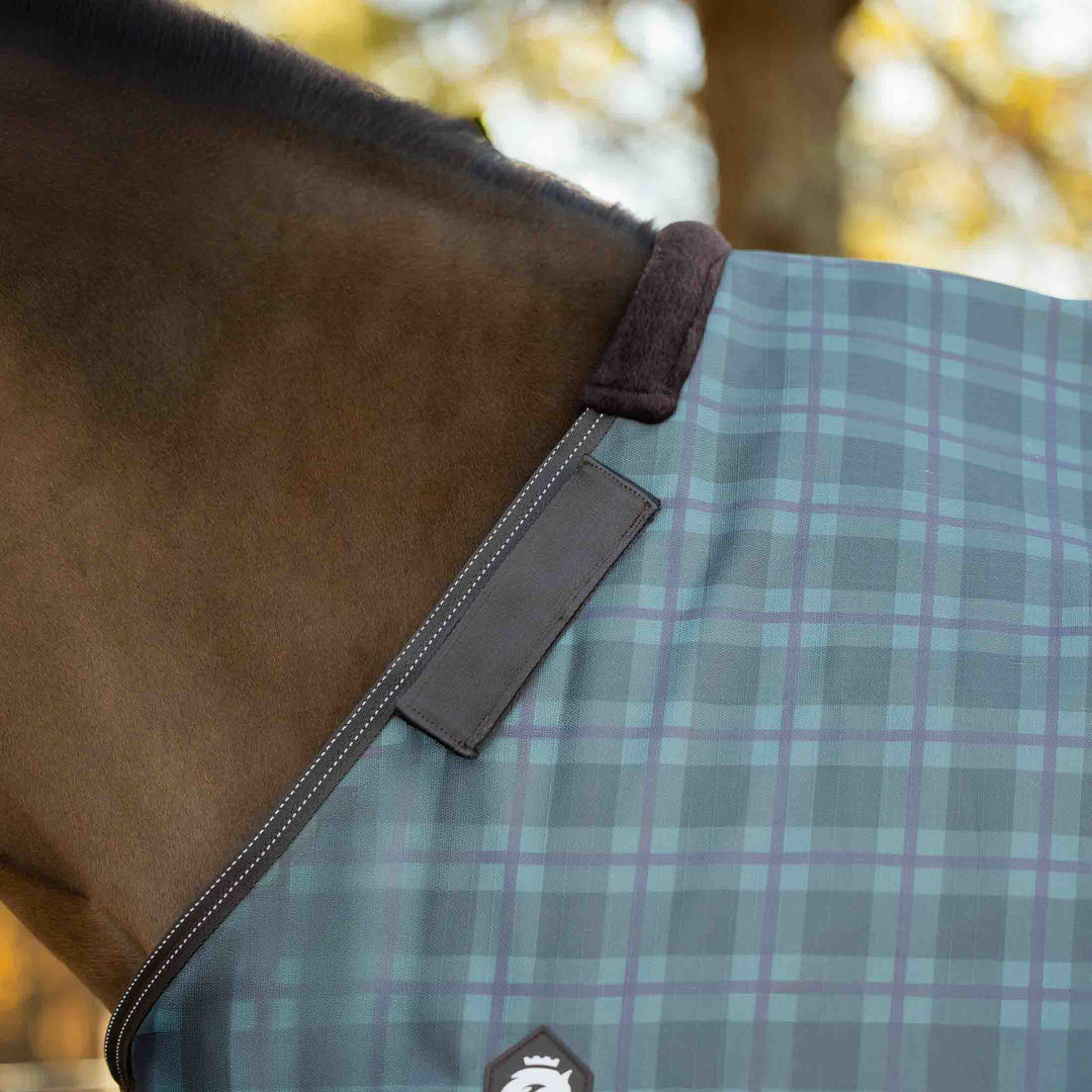 Equinavia Arktis Regular Neck Mid Weight Turnout Blanket 200g image 