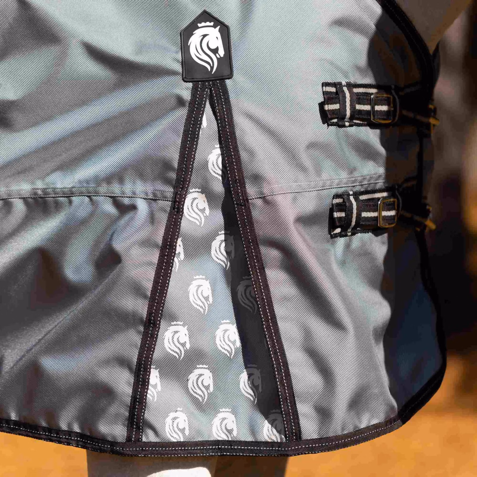 Equinavia Thunder 360 Detachable Neck Turnout Sheet